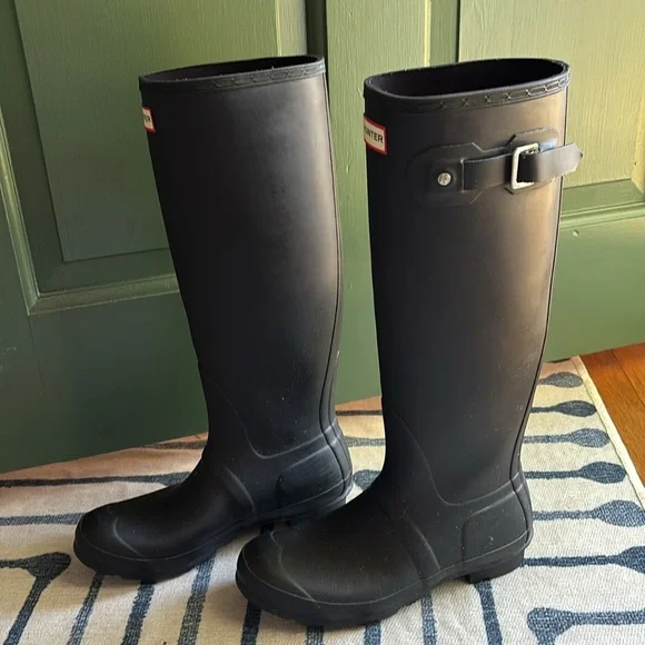 Hunter Knee High Rain boots - Picture 2 of 9